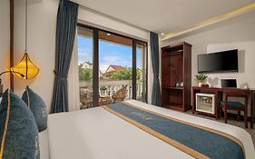 Calla Hotel  3*